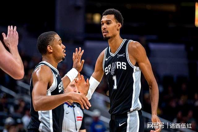 包含关键时刻全明星赛传出新动向，多伦多猛龙回应争议，管理层表态：赛场秩序良好，临场指挥获称赞的词条